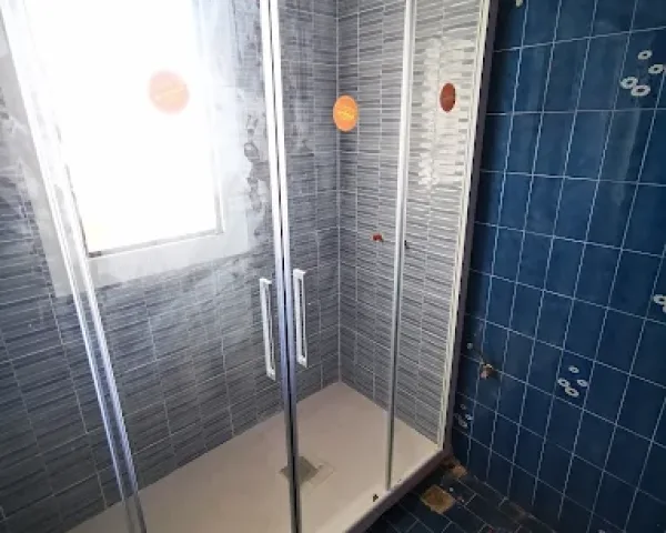 Mampara de baño puesta por d.metal.